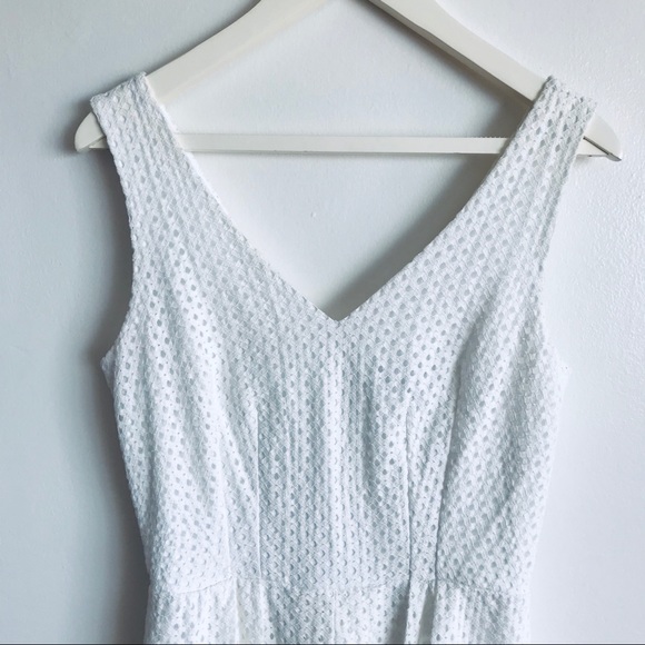 City Triangles Ivory Lace V-Neck Sleeveless Zip Lined Romper Shorts w Pleats 7 - Picture 4 of 16